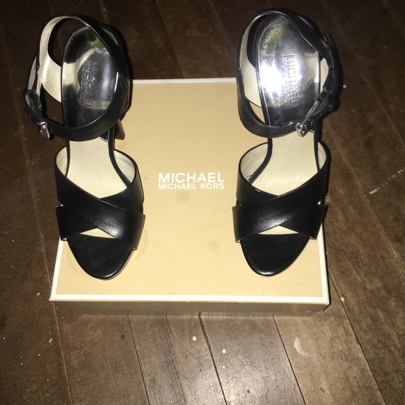 Michael Kors Oksana Sandal - Picture 3 of 6